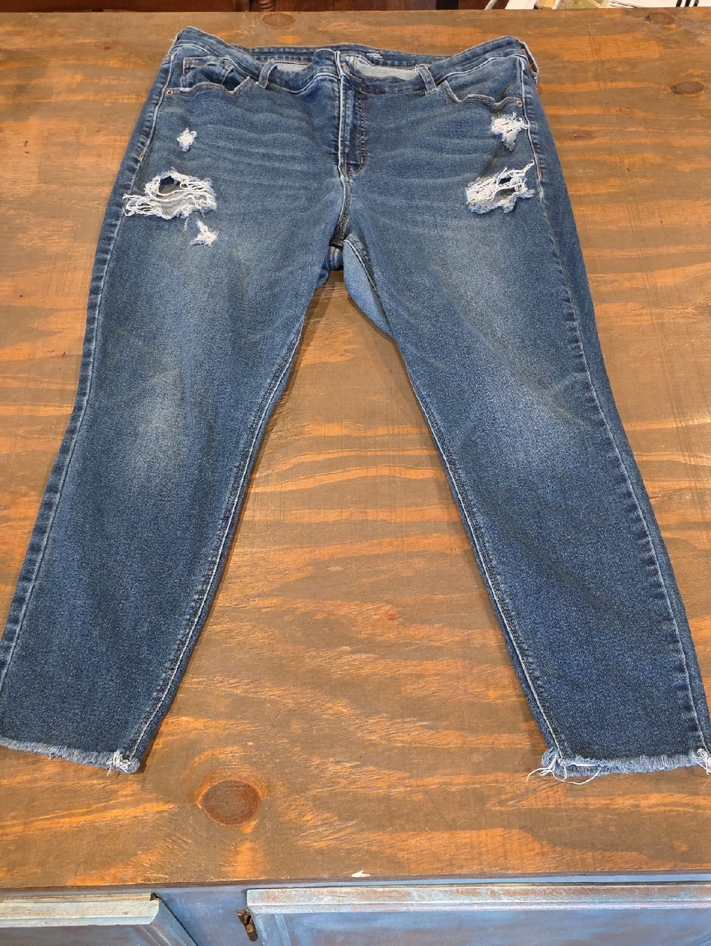 Old Navy Women's Distressed Skinny Jeans in Medium Blue